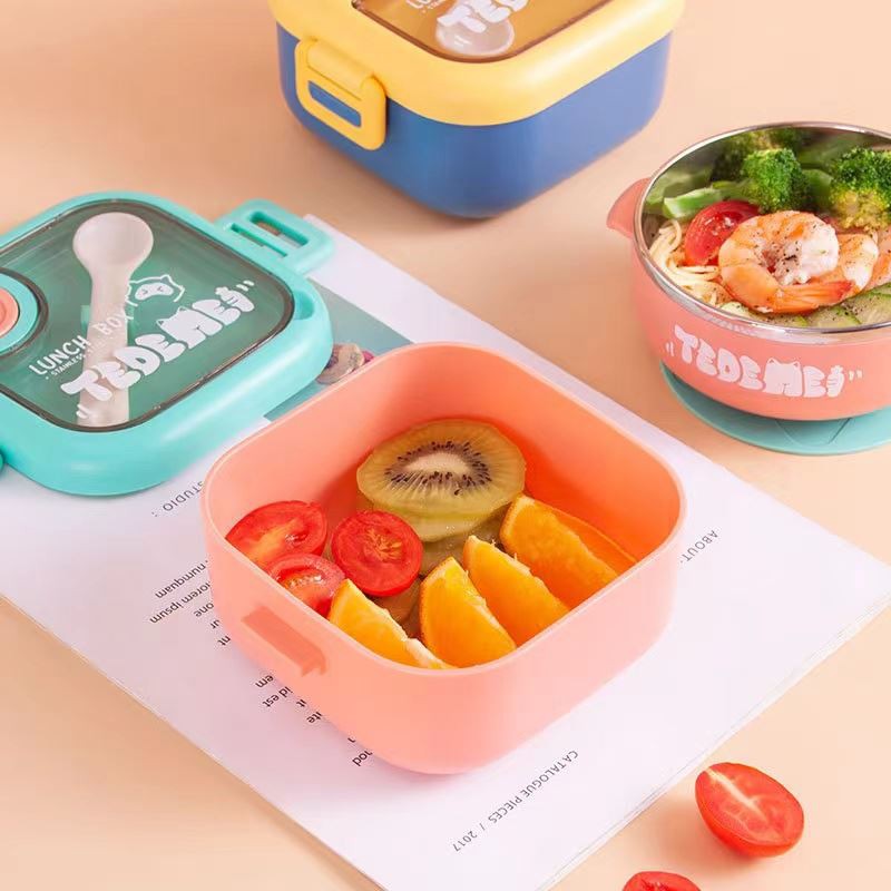 Plastic Lunch Boxes Take Off The Lid To Put in The Microwave